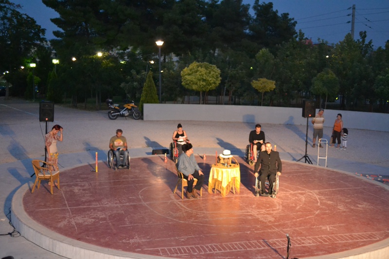 theatriki_parastasi_tsehof