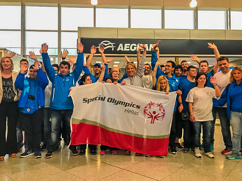 Η Ρένα Δούρου στο πλευρό της ομάδας των Special Olympics