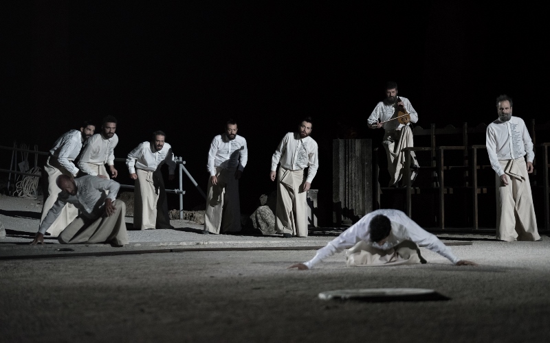 Πέρσες του Αισχύλου για 8 παραστάσεις