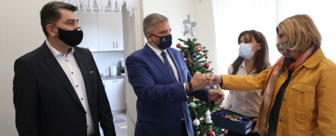 Επίσκεψη του Περιφερειάρχη Αττικής Γ. Πατούλη στη Στέγη Υποστηριζόμενης Διαβίωσης Μαρίσμη