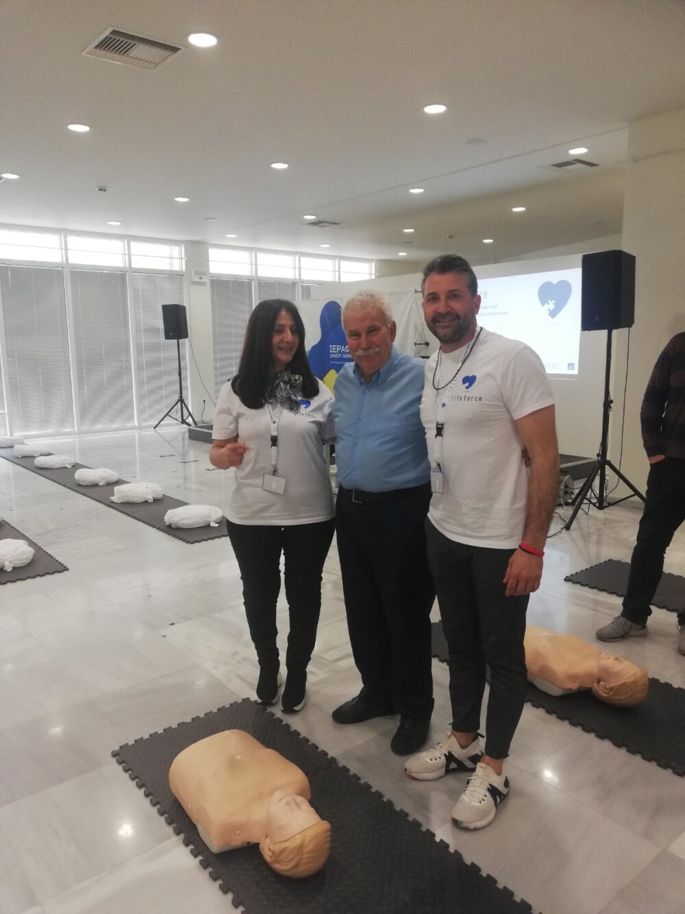 IMG-52b38c4f2a3ad40fcfe78299dc229c72-V-1000x1333