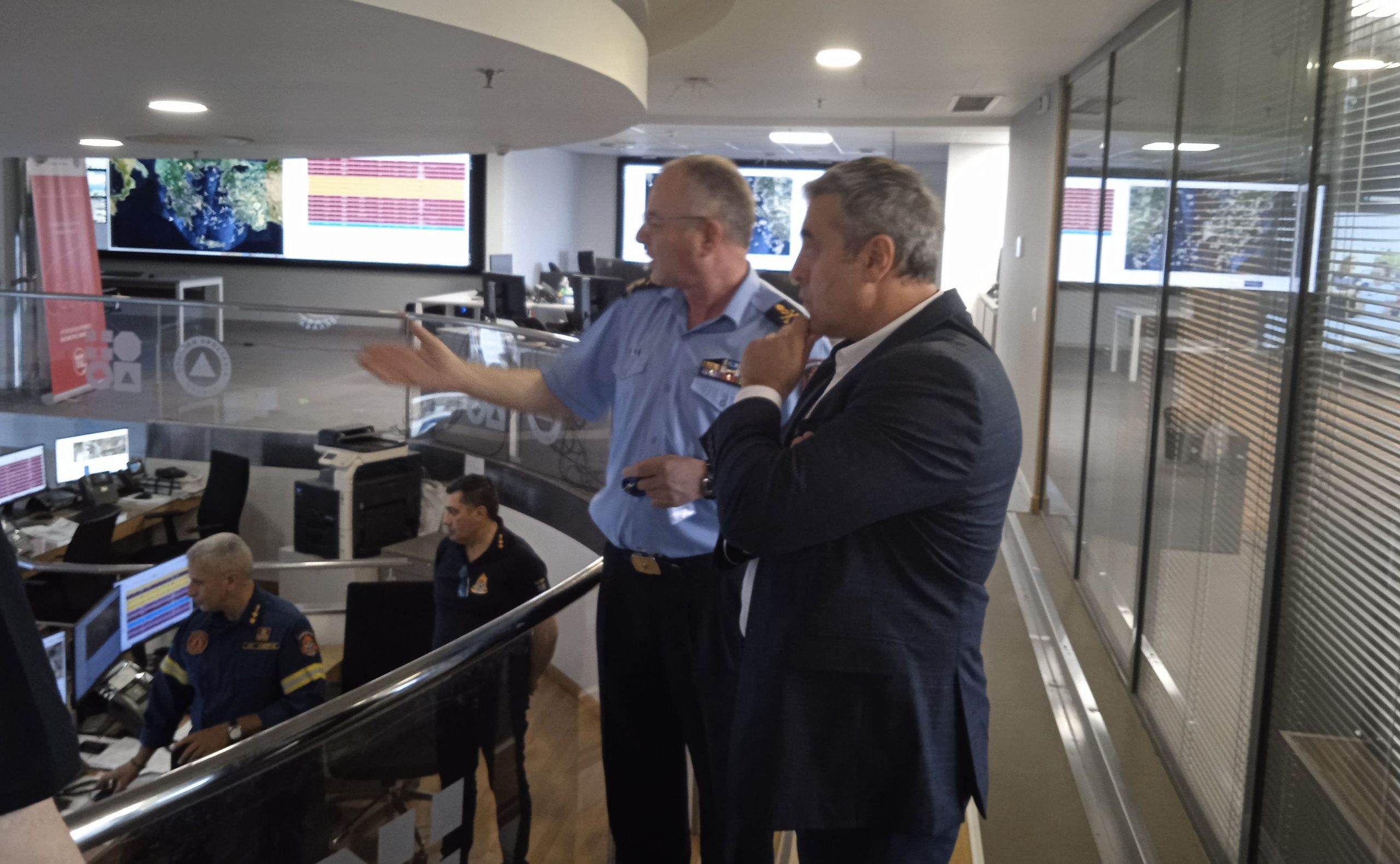 240812_epagrypnisi_fwtias