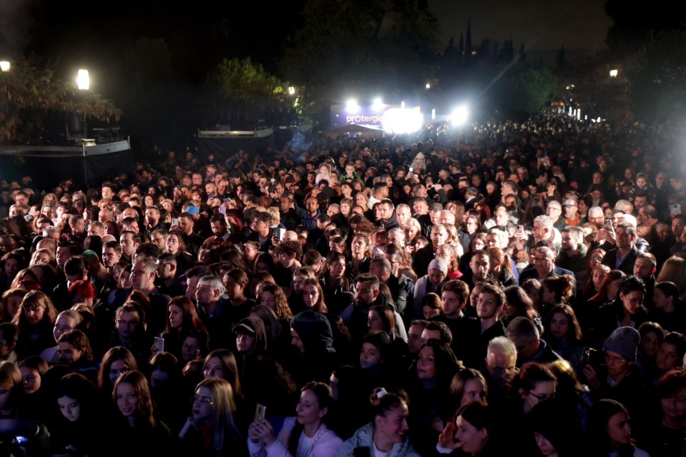 2024-12-09-at-00.09.53-1-1000x667